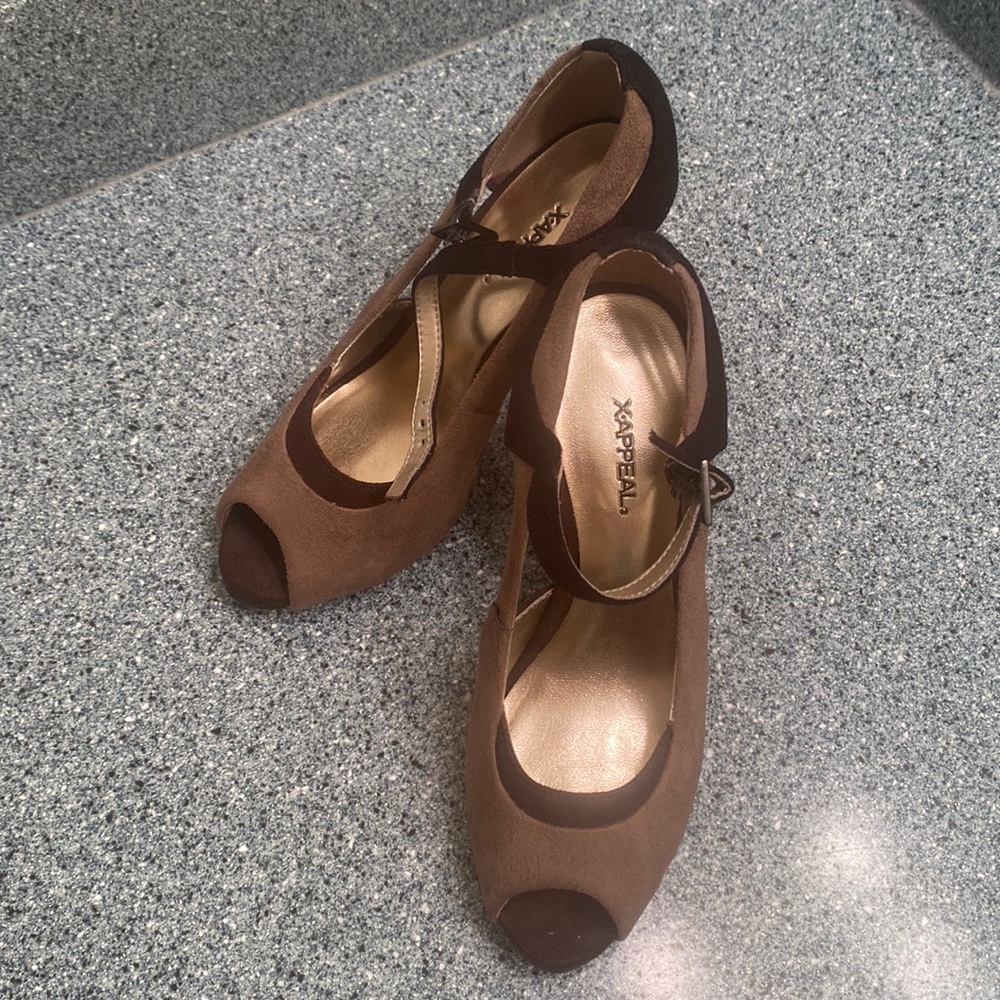 Gently Used Tri-Color Women’s Heels